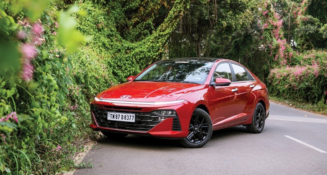 नई Hyundai Verna शानदार लुक्स दमदार परफॉर्मेंस और जबरदस्त फीचर्स