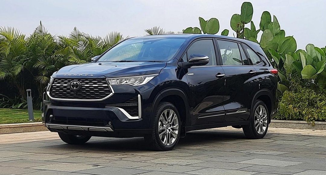 Toyota Innova Hycross दमदार परफॉर्मेंस और शानदार फीचर्स का परफेक्ट कॉम्बिनेशन