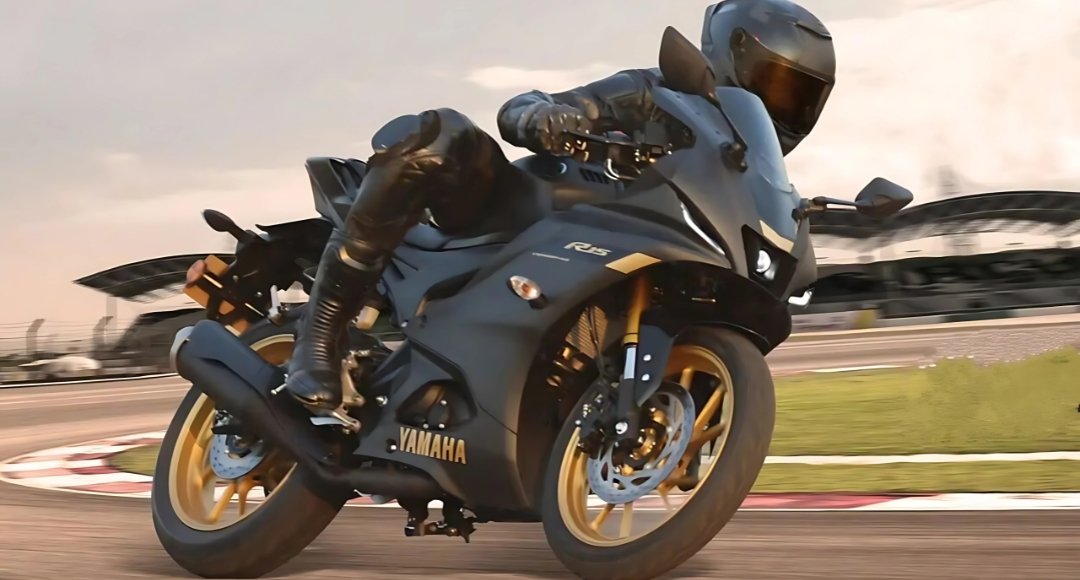 Yamaha R15 V4 स्पीड स्टाइल और परफॉर्मेंस का धांसू पैकेज