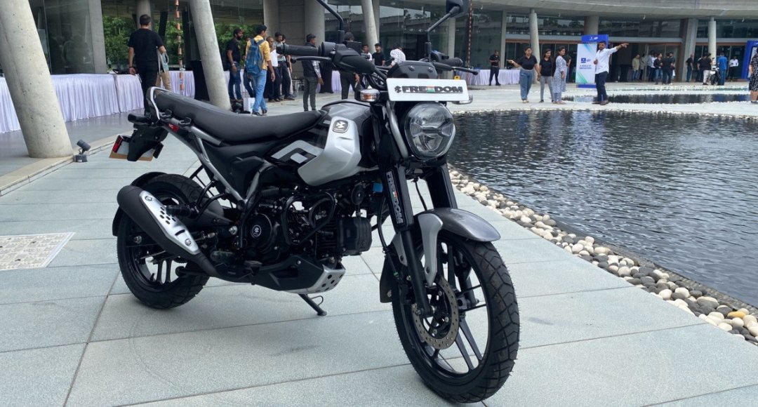 Bajaj Freedom दुनिया की पहली CNG बाइक जो सफर को किफायती और शानदार बनाती है