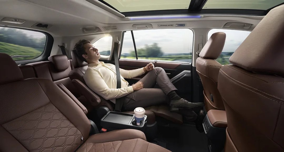 Toyota Innova Hycross दमदार परफॉर्मेंस और शानदार फीचर्स का परफेक्ट कॉम्बिनेशन