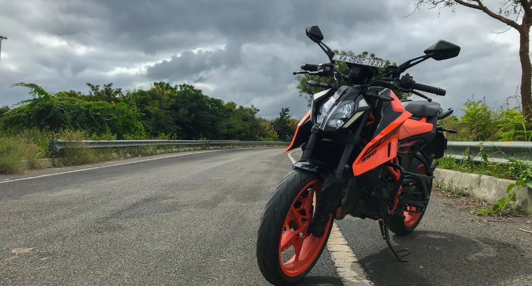 KTM 390 Duke: एक शक्तिशाली और रोमांचक बाइक का अनुभव