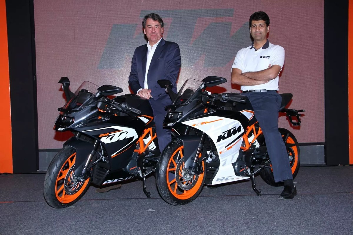एक बार फिर धड़कनें बढ़ाने आ गई है KTM RC 390: दमदार परफॉर्मेंस के साथ स्टाइल का तूफान