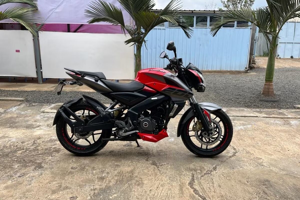 दमदार स्टाइल और परफॉर्मेंस का तूफान है Bajaj Pulsar NS200