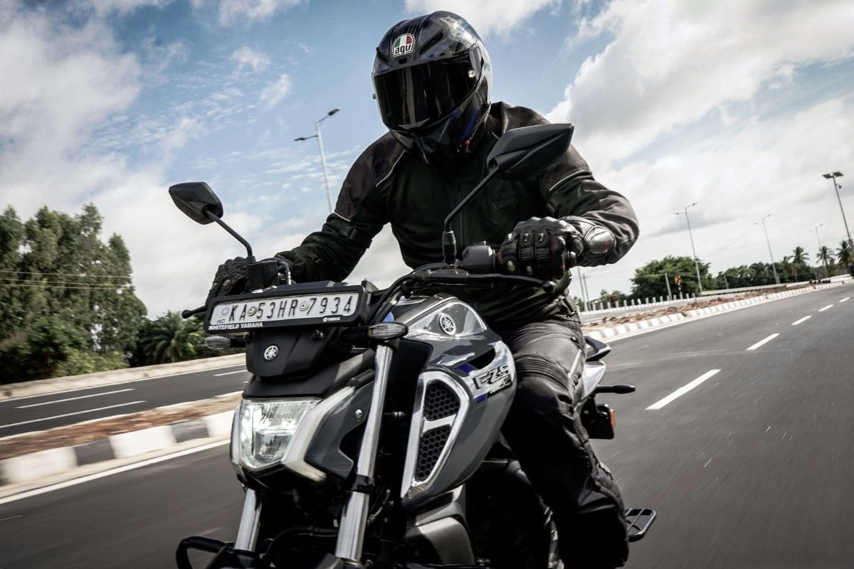 Yamaha FZS FI V4: दिल जीतने आई स्टाइल और परफॉर्मेंस की नयी मिसाल