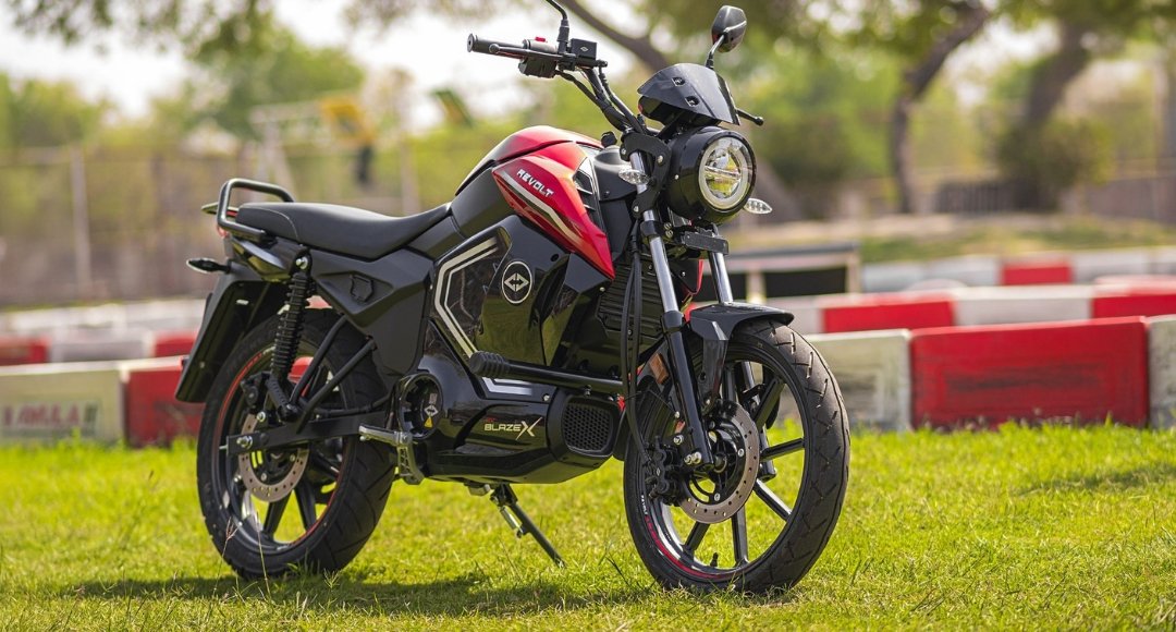 Revolt RV BlazeX एक स्टाइलिश पावरफुल और भविष्य के लिए तैयार इलेक्ट्रिक बाइक