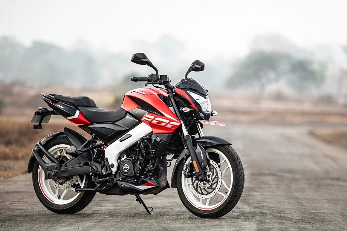 दमदार स्टाइल और परफॉर्मेंस का तूफान है Bajaj Pulsar NS200