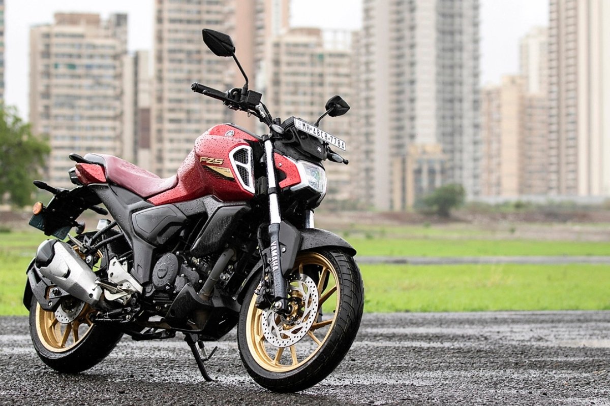 Yamaha FZS FI V4: दिल जीतने आई स्टाइल और परफॉर्मेंस की नयी मिसाल