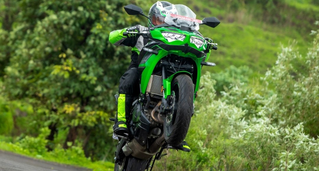 Kawasaki Versys 650: एक शानदार मोटरसाइकिल जो दिल को छू ले