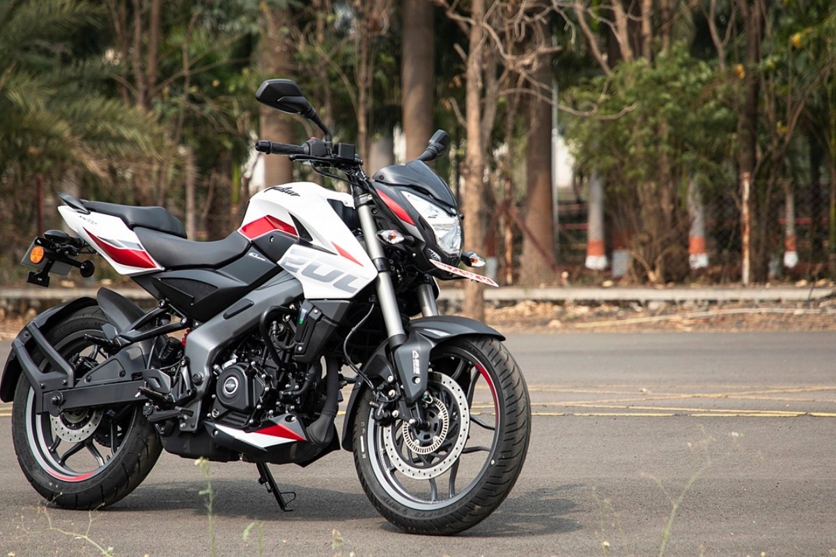दमदार स्टाइल और परफॉर्मेंस का तूफान है Bajaj Pulsar NS200