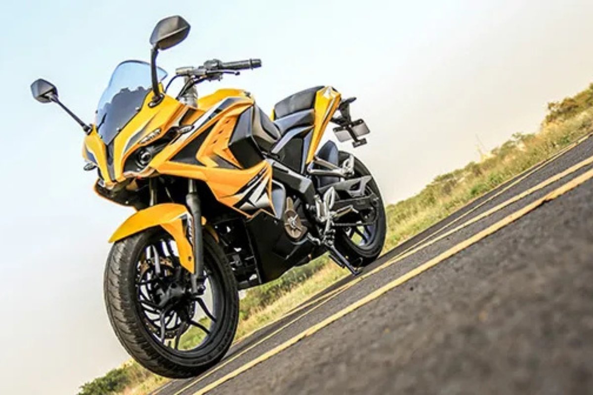 Bajaj Pulsar RS 200 युवाओं की धड़कन सड़कों की शान