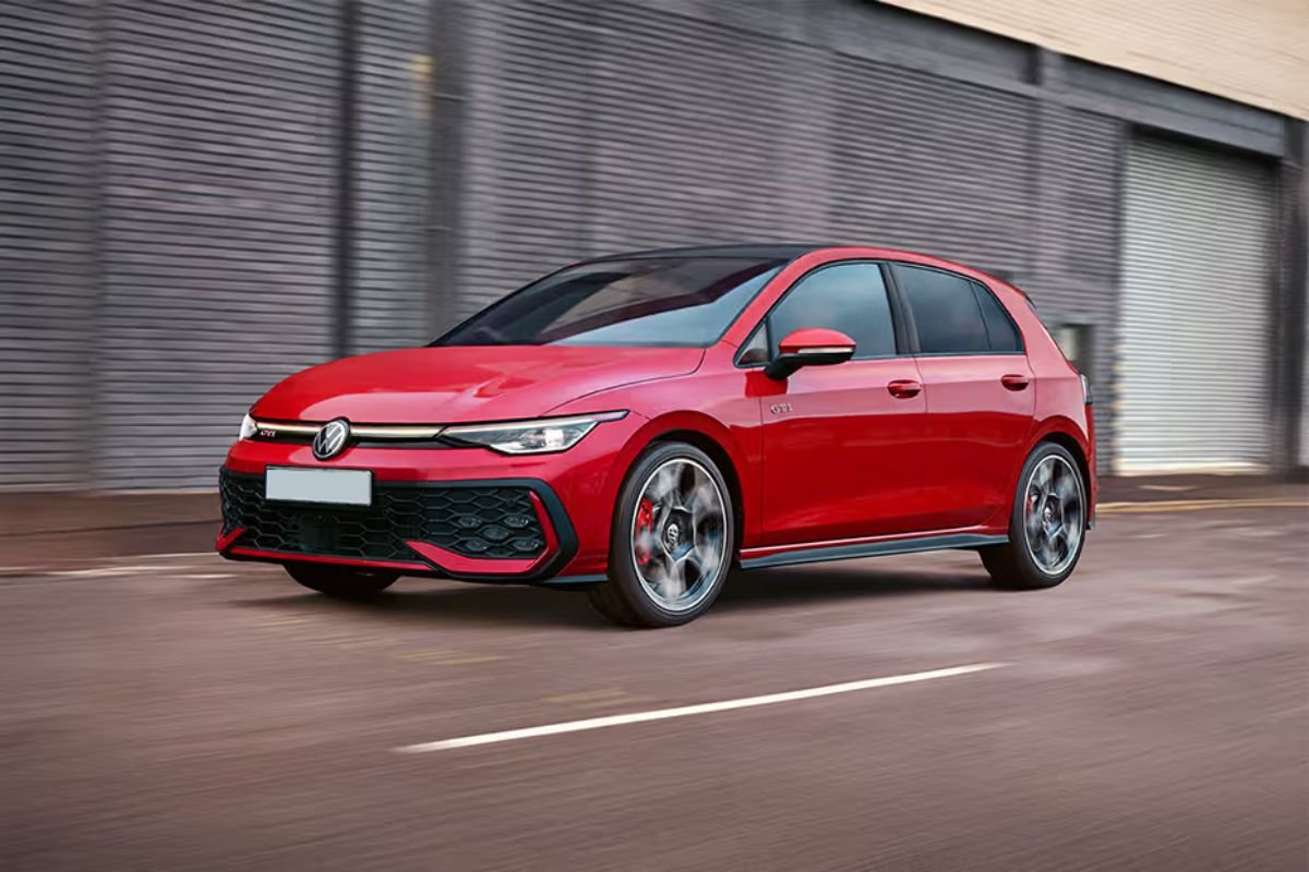पावर, लक्ज़री और परफॉर्मेंस का परफेक्ट कॉम्बो Volkswagen Golf GTI, कीमत ₹45 लाख के आसपास
