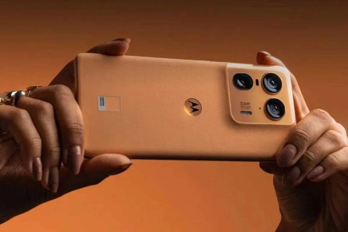 Motorola Edge 50 Ultra: 144Hz P-OLED डिस्प्ले और 50MP सेल्फी कैमरा के साथ, देखें इसकी कीमत और खूबियाँ