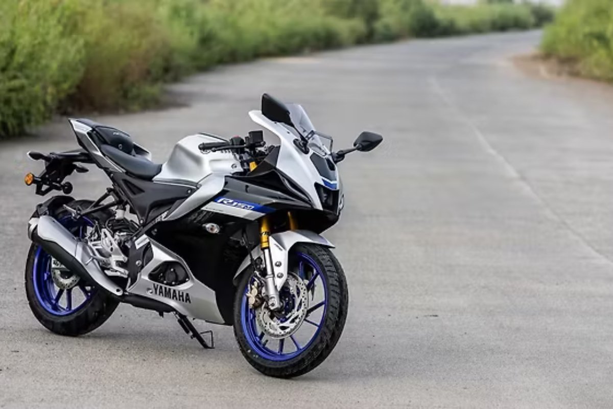 Yamaha R15 V4: दमदार फीचर्स और स्टाइलिश डिजाइन के साथ, सिर्फ ₹6,355 प्रति महीने EMI पर आपकी