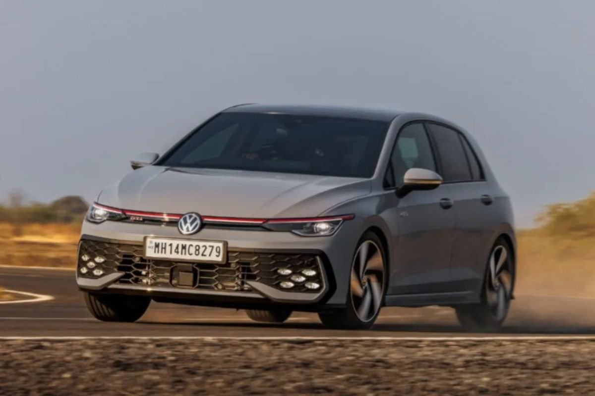 पावर, लक्ज़री और परफॉर्मेंस का परफेक्ट कॉम्बो Volkswagen Golf GTI, कीमत ₹45 लाख के आसपास