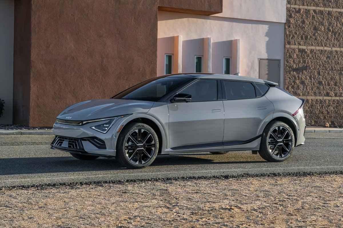 Kia EV6: पावर, परफॉर्मेंस और स्टाइल का बेहतरीन संगम कीमत सिर्फ ₹65.97 लाख