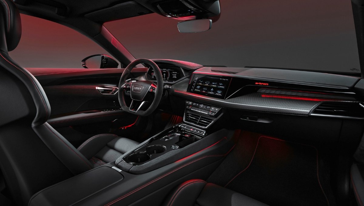 Audi e-tron GT: शानदार फीचर्स और दमदार परफॉर्मेंस के साथ, कीमत केवल Rs. 1.72 Cr में