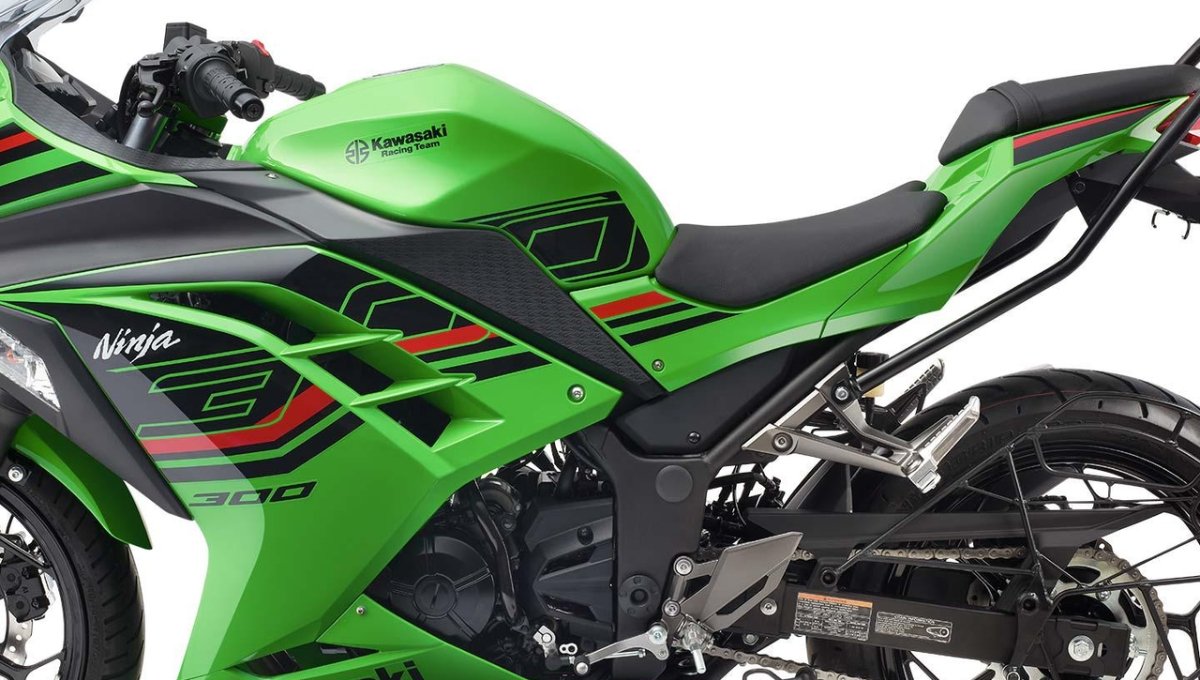 Kawasaki Ninja 300: शानदार परफॉर्मेंस और शानदार फीचर्स के साथ, मात्र ₹3.43 लाख से शुरू