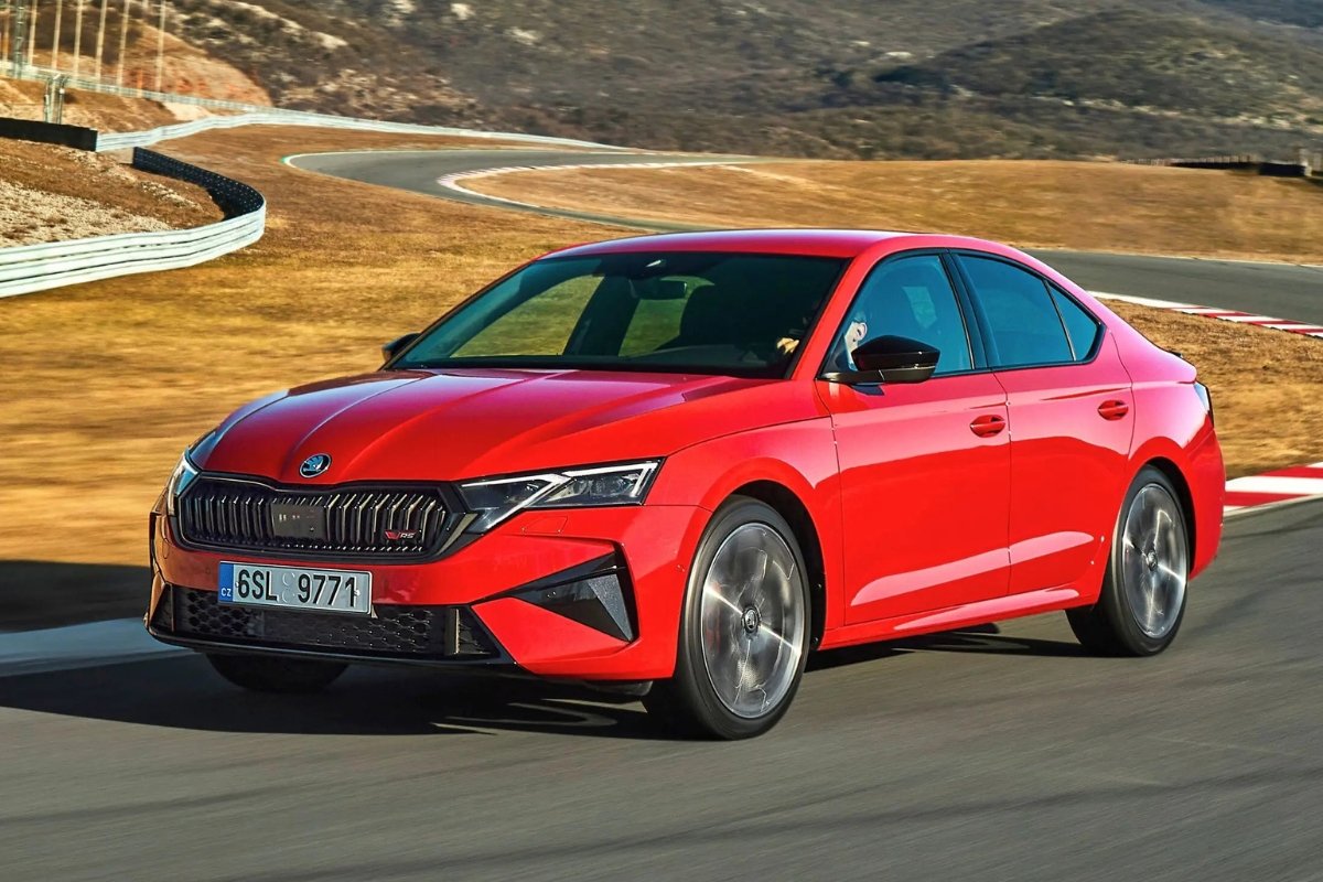 Skoda Octavia RS: दमदार परफॉर्मेंस और प्रीमियम फीचर्स के साथ, कीमत मात्र ₹45 लाख में