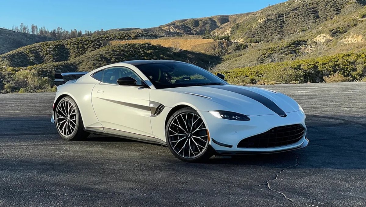 Aston Martin Vantage: 656 बीएचपी की ताकत, शानदार फीचर्स और लग्ज़री कीमत में आपकी कार
