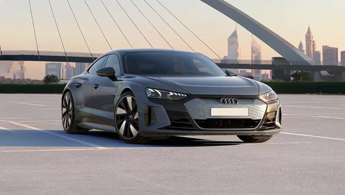 Audi e-tron GT: शानदार फीचर्स और दमदार परफॉर्मेंस के साथ, कीमत केवल Rs. 1.72 Cr में