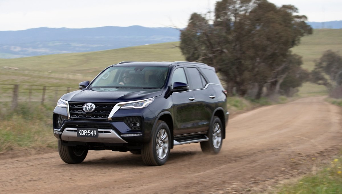 Toyota Fortuner: 30 लाख की कीमत में दमदार 201bhp और 500Nm टॉर्क वाली शानदार SUV
