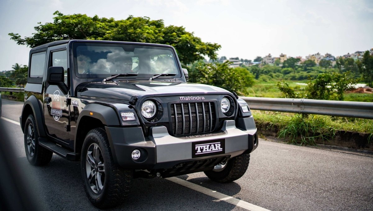 130bhp पावर, 4WD ड्राइव और शानदार स्टाइल Mahindra Thar की कीमत और फीचर्स जानिए