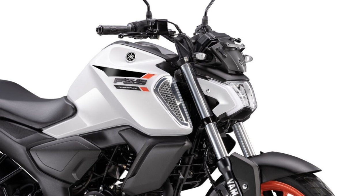 Yamaha FZS FI V4: सिर्फ 1.29 लाख में मिले दमदार लुक, ट्रैक्शन कंट्रोल और LED हेडलाइट