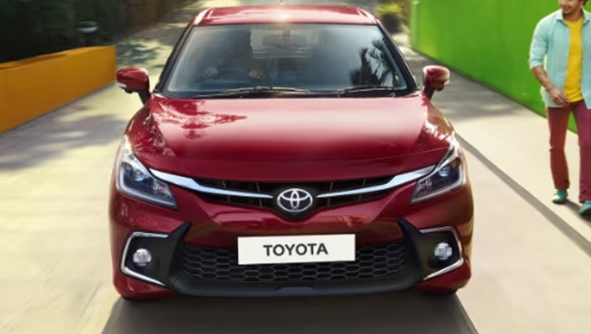22.94 kmpl का माइलेज, ऑटोमैटिक गियरबॉक्स और सिर्फ 6.86 लाख से शुरू कीमत Toyota Glanza है खास