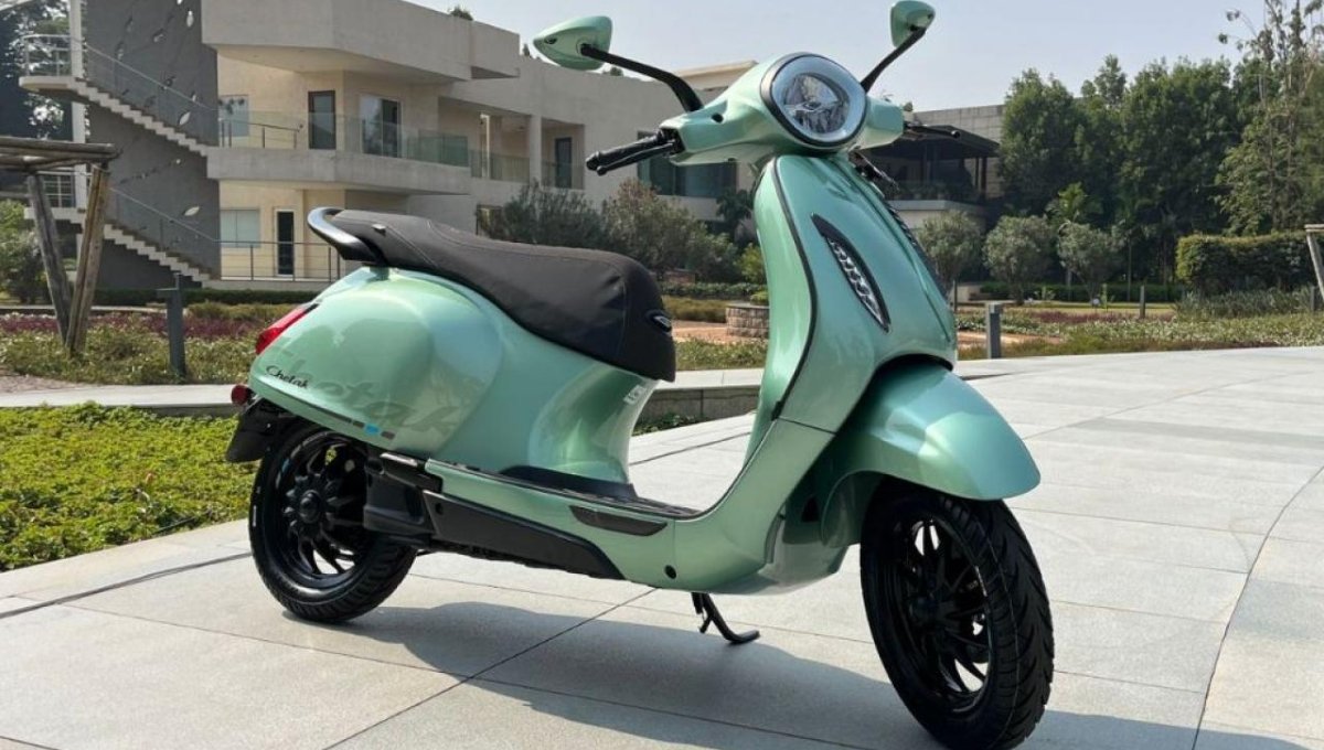 Bajaj Chetak: इलेक्ट्रिक स्कूटर शानदार फीचर्स और 1.15 लाख की कीमत में क्लासिक स्टाइल का नया दौर