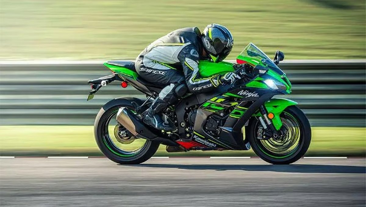 Kawasaki Ninja ZX-10R: 200 bhp की ताकत और 16.80 लाख की रोमांचक कीमत