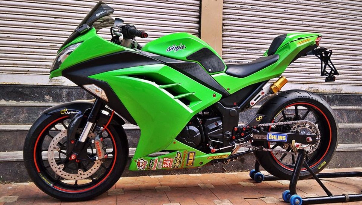 Kawasaki Ninja 300: 3.43 लाख की दमदार बाइक, जानें रफ्तार और फीचर्स का पूरा खेल
