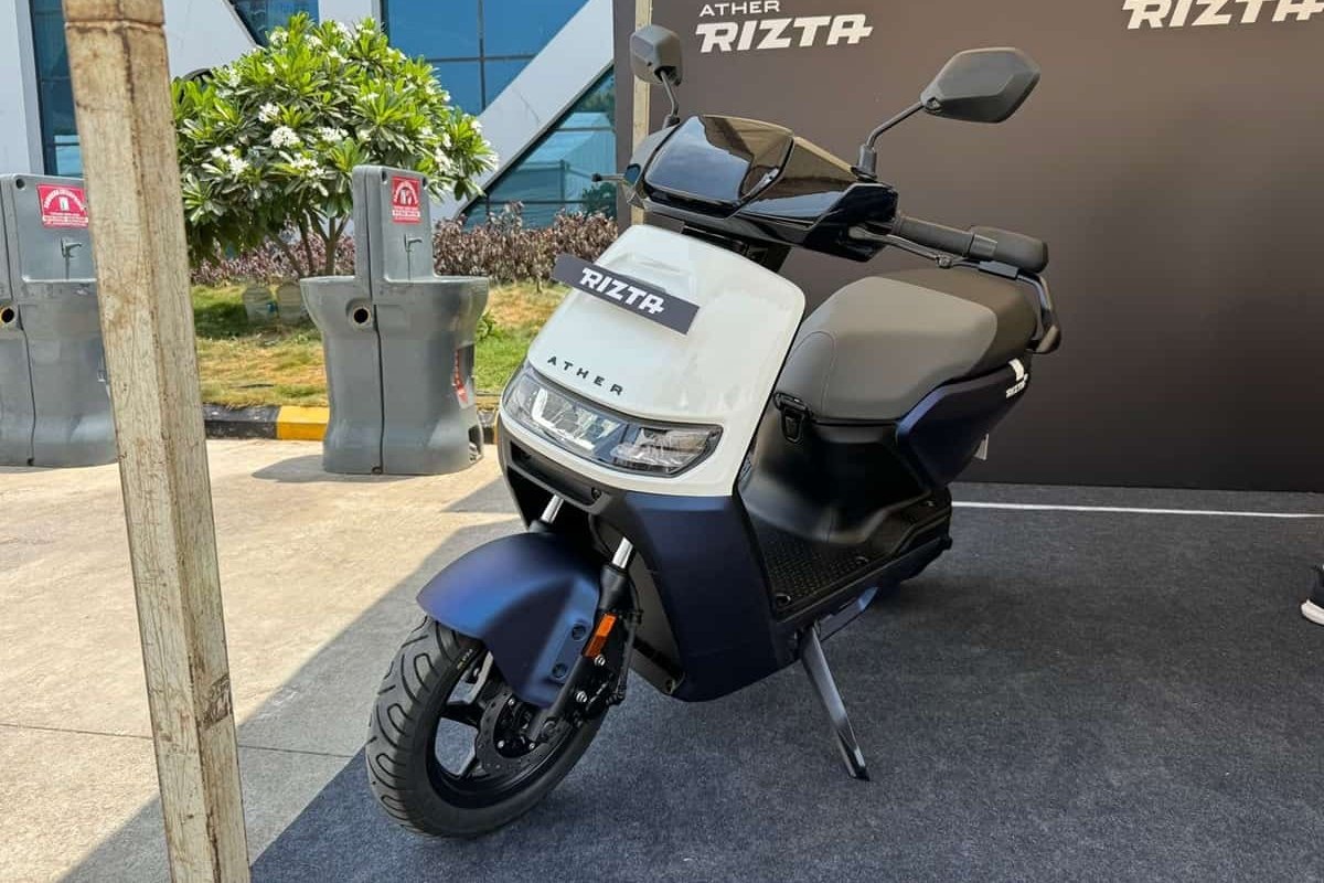 Ather Rizta Electric Scooter: दमदार फीचर्स और 80kmph की रफ्तार, कीमत जानकर चौंक जाएंगे