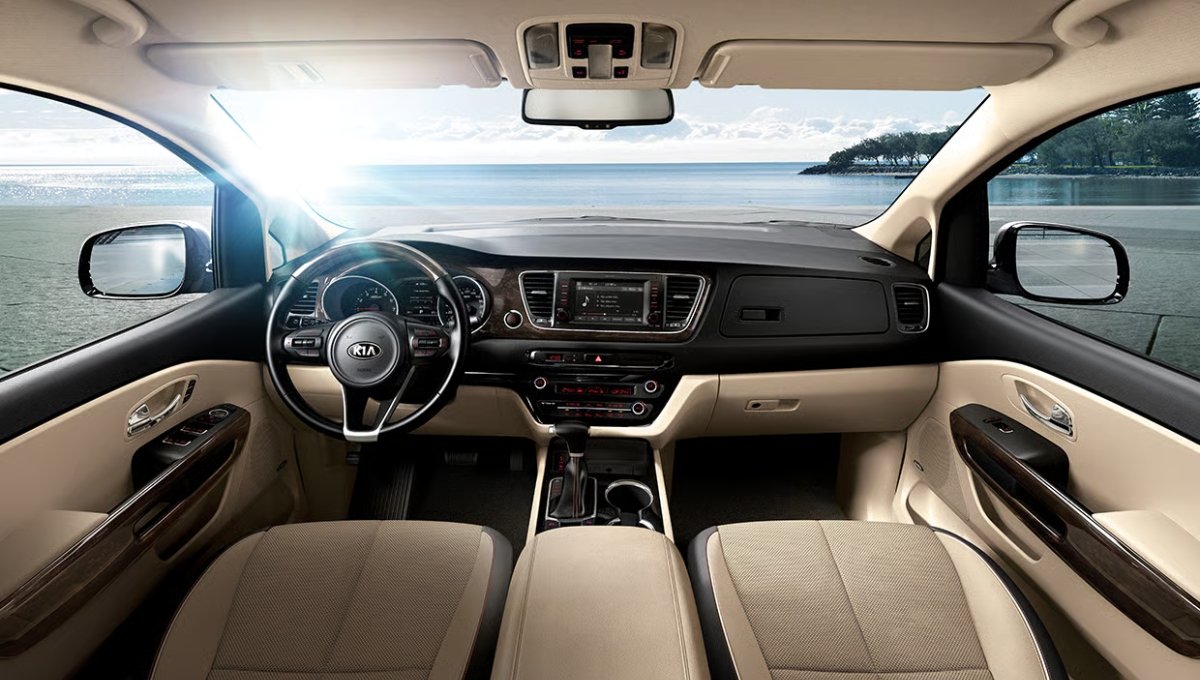 Kia Carnival: ₹30 लाख में मिलेगी रॉयल सफर की फीलिंग और लग्ज़री फीचर्स