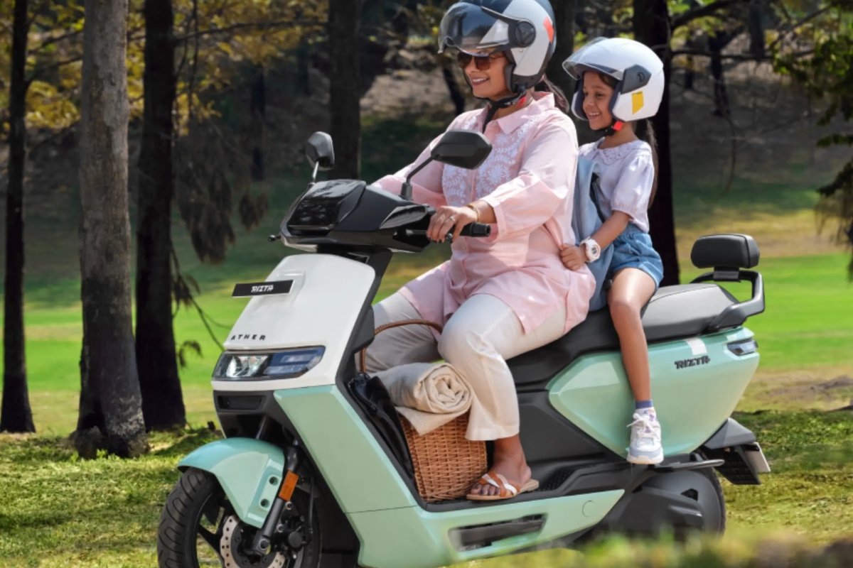 Ather Rizta Electric Scooter: दमदार फीचर्स और 80kmph की रफ्तार, कीमत जानकर चौंक जाएंगे