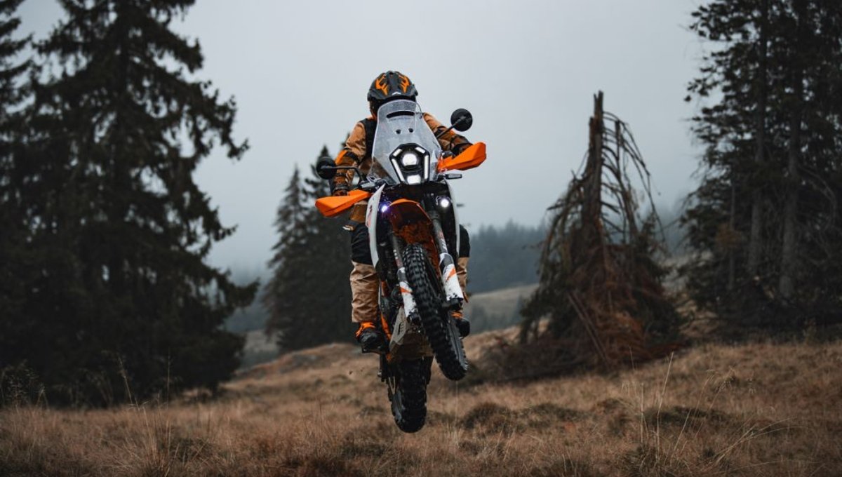 KTM 390 Adventure: 45.3 bhp पावर वाली दमदार बाइक, जानें कीमत और शानदार फीचर्स