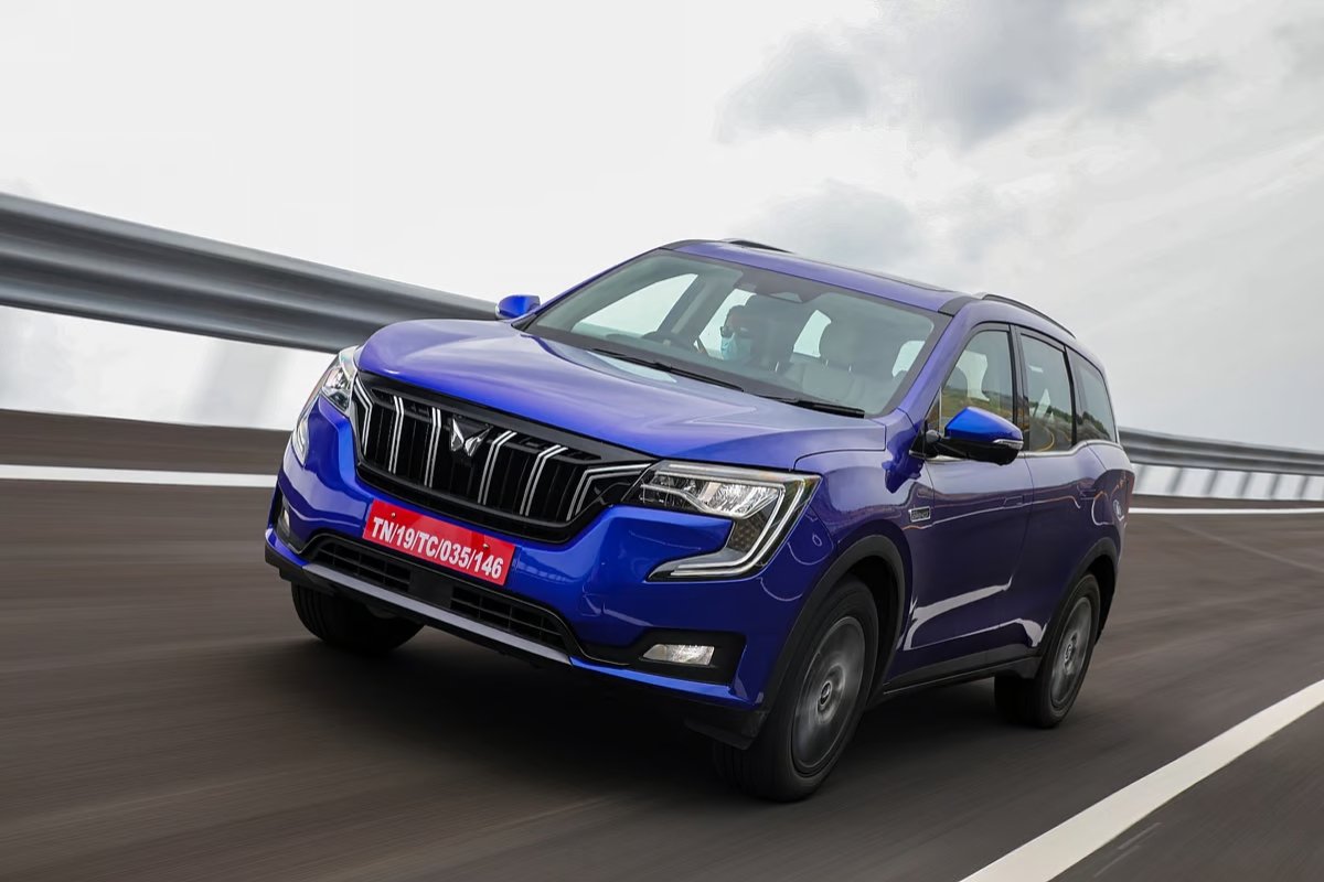 16.57 kmpl माइलेज और 182bhp पावर Mahindra XUV700 बना हर सफर का राजा
