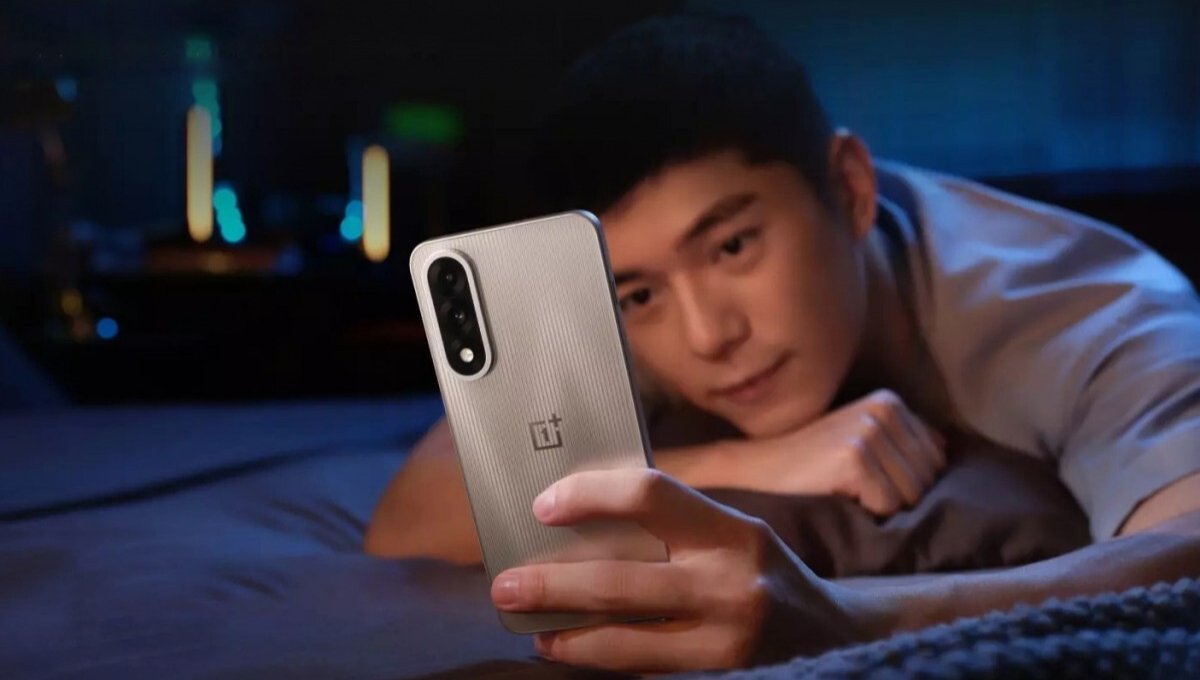 OnePlus Ace 5 Ultra: 6700mAh बैटरी, 144Hz डिस्प्ले और दमदार कैमरे वाला फोन सिर्फ 45,999 में