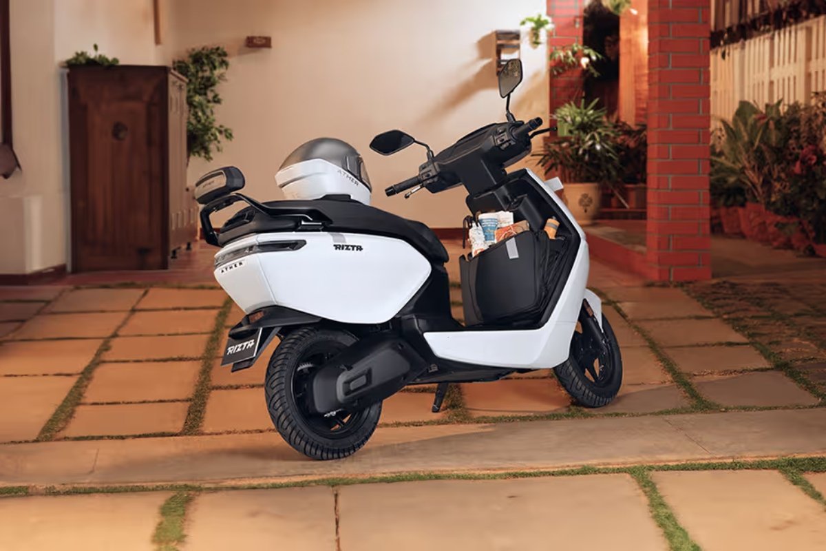 Ather Rizta Electric Scooter: दमदार फीचर्स और 80kmph की रफ्तार, कीमत जानकर चौंक जाएंगे