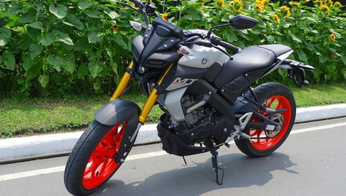 Yamaha MT 15 V2: टॉप स्पीड 130 kmph, डुअल चैनल ABS और प्रीमियम फीचर्स के साथ, कीमत कितना है