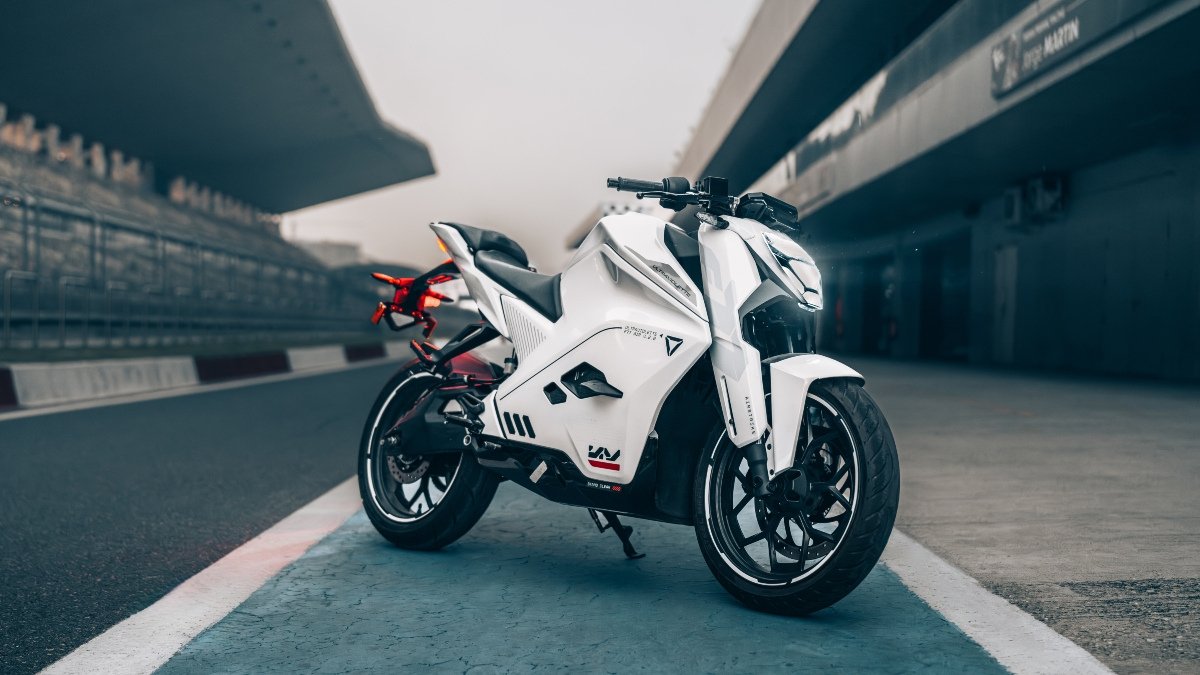 3 घंटे में 80% चार्जिंग, 155 kmph टॉप स्पीड जानिए Ultraviolette F77 Mach 2 की कीमत और दमदार खूबियाँ