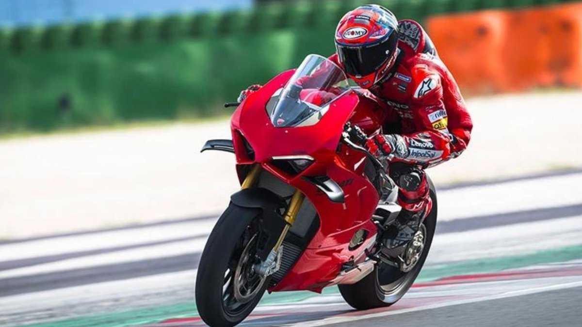 Ducati Panigale V4: की पावरफुल 213 BHP ताकत और शानदार फीचर्स, जानिए भारत में कीमत