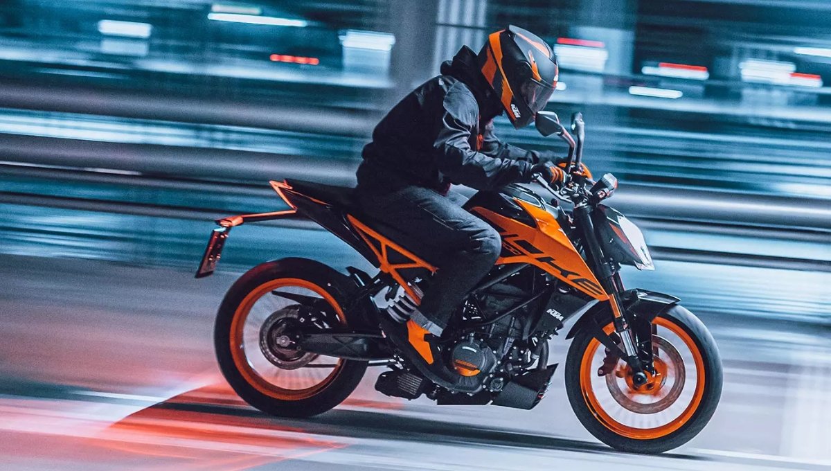 KTM 200 Duke: 2025 में क्यों है ये 200cc सेगमेंट की सबसे बेहतरीन बाइक कीमत और खूबियाँ जानें
