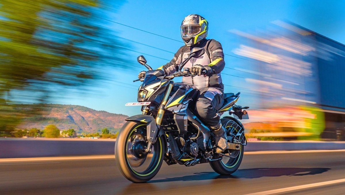 Bajaj Pulsar NS400Z: 1.85 लाख में फुल डिजिटल डिस्प्ले, USB चार्जिंग और 150 की टॉप स्पीड