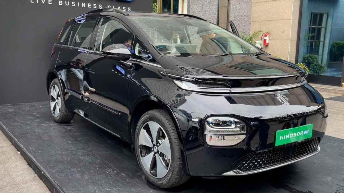 MG Windsor EV: सिर्फ 15 लाख में मिल रहा है लग्ज़री इंटीरियर और 360 कैमरा वाला EV