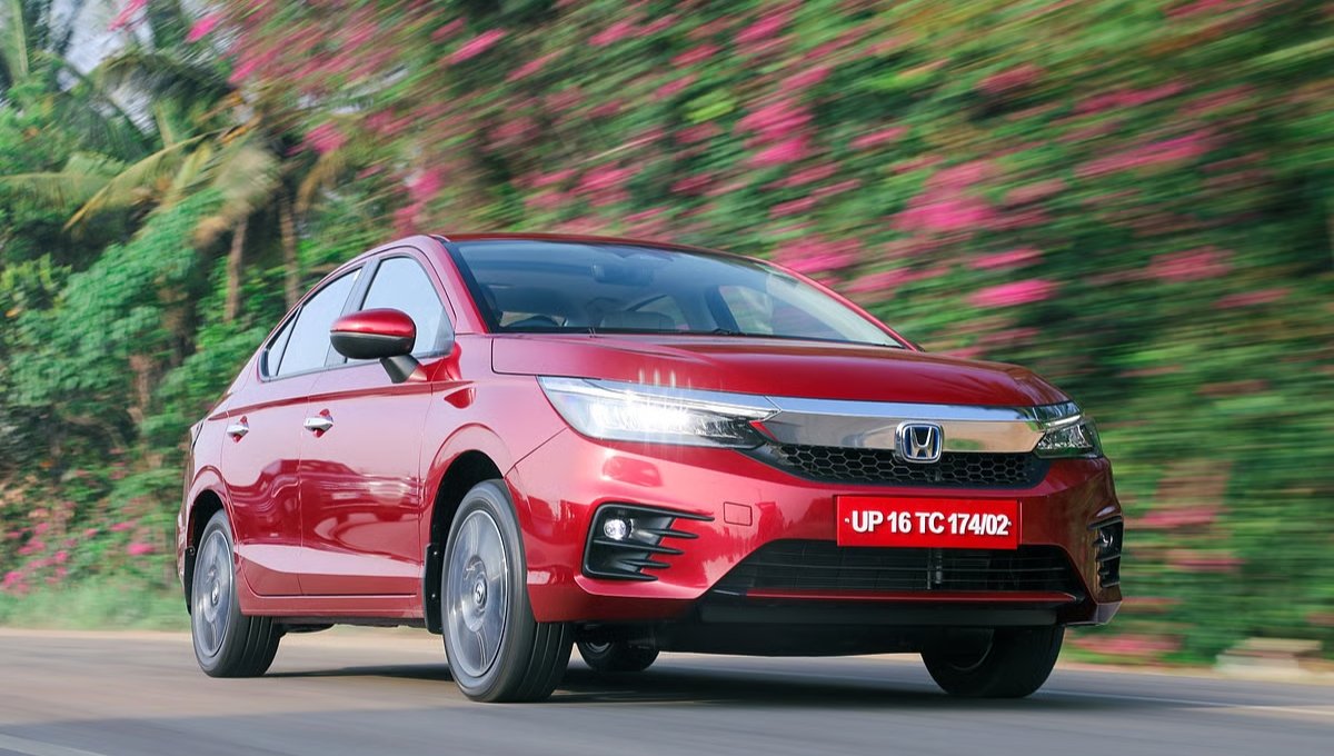 Honda City 2025: 5,625 सर्विस कॉस्ट में मिले एडवांस टेक्नोलॉजी और 506 लीटर बूट स्पेस