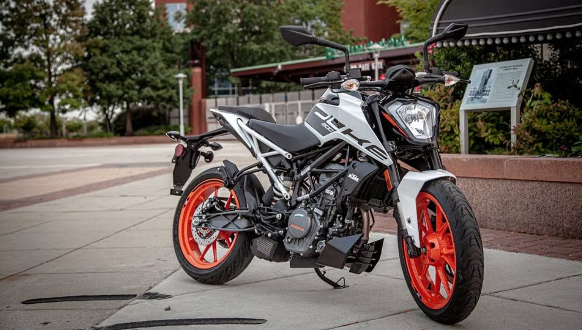 KTM 200 Duke: 2025 में क्यों है ये 200cc सेगमेंट की सबसे बेहतरीन बाइक कीमत और खूबियाँ जानें