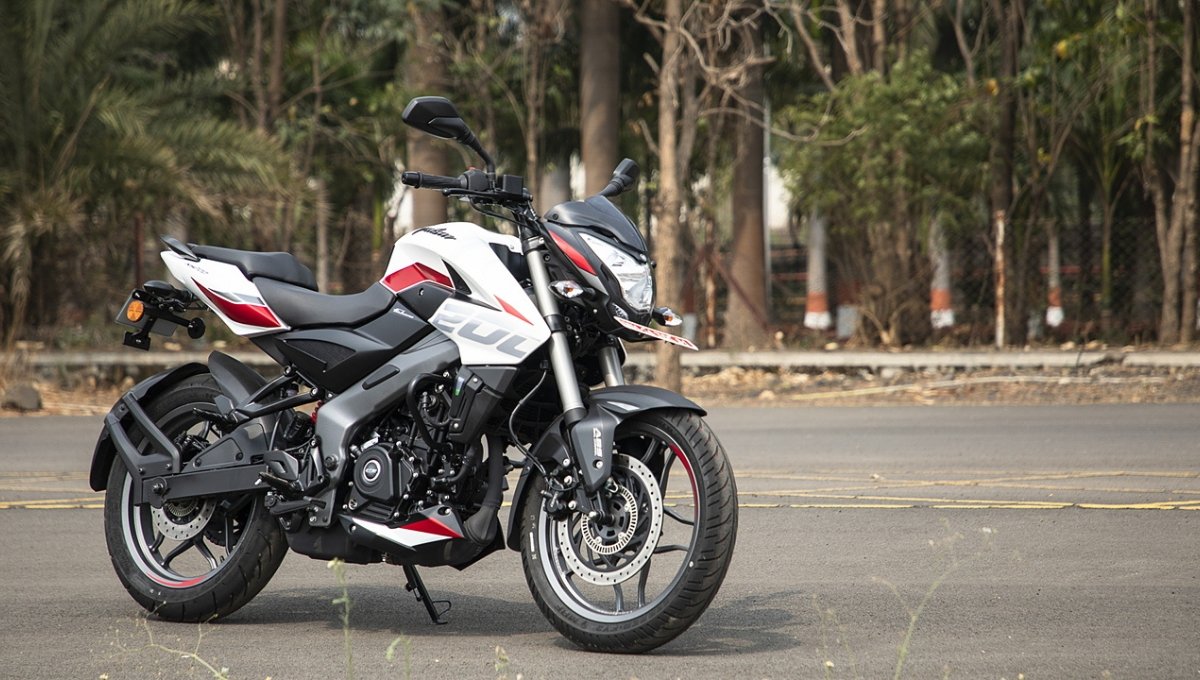 Bajaj Pulsar NS200: 200cc की ताकत, स्टाइलिश लुक और शानदार फीचर्स वाली बाइक कीमत जानिए