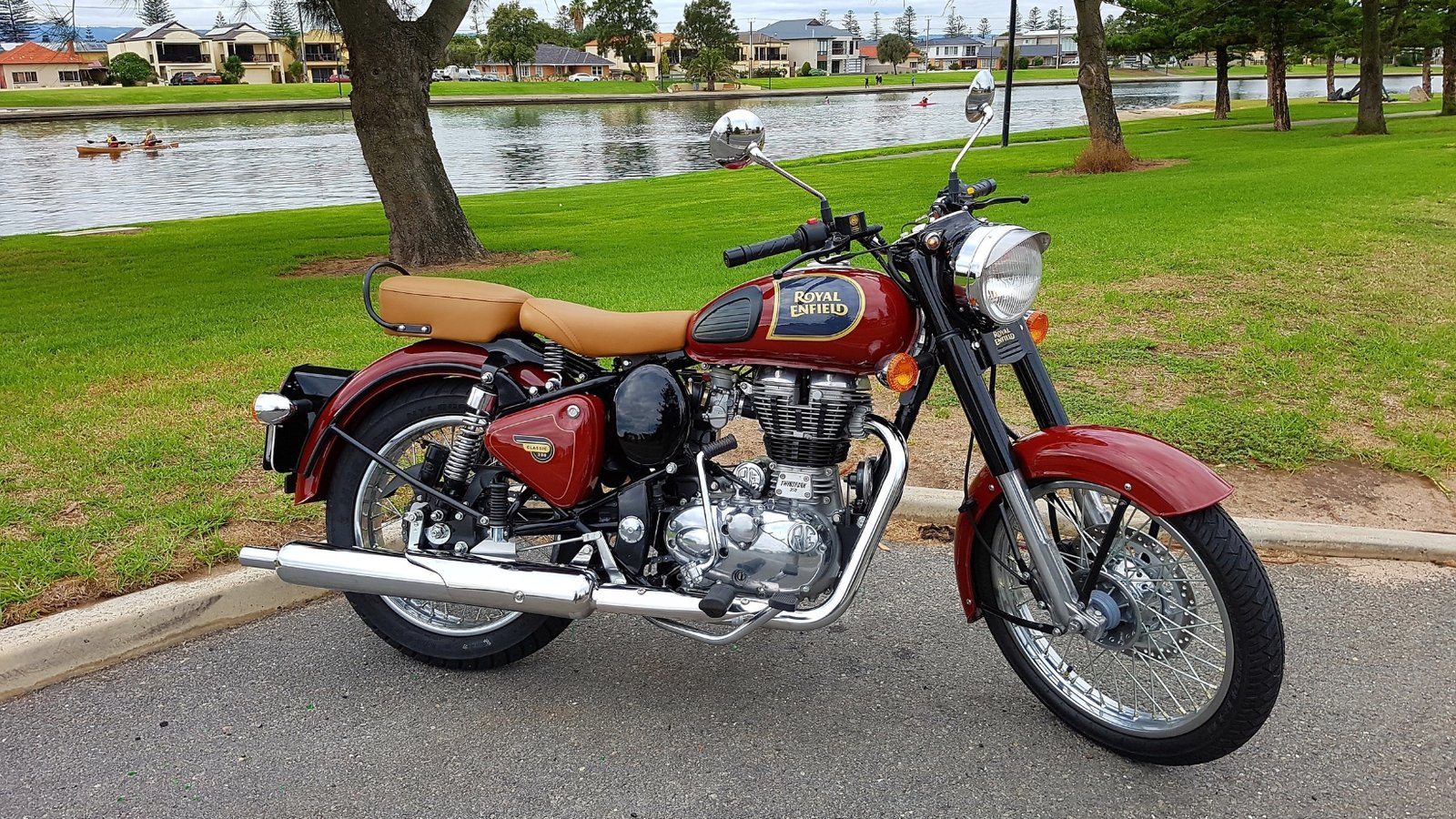 Royal Enfield Classic 350 की वापसी 349cc पावर, शानदार फीचर्स और कीमत सिर्फ ₹1.93 लाख से शुरू