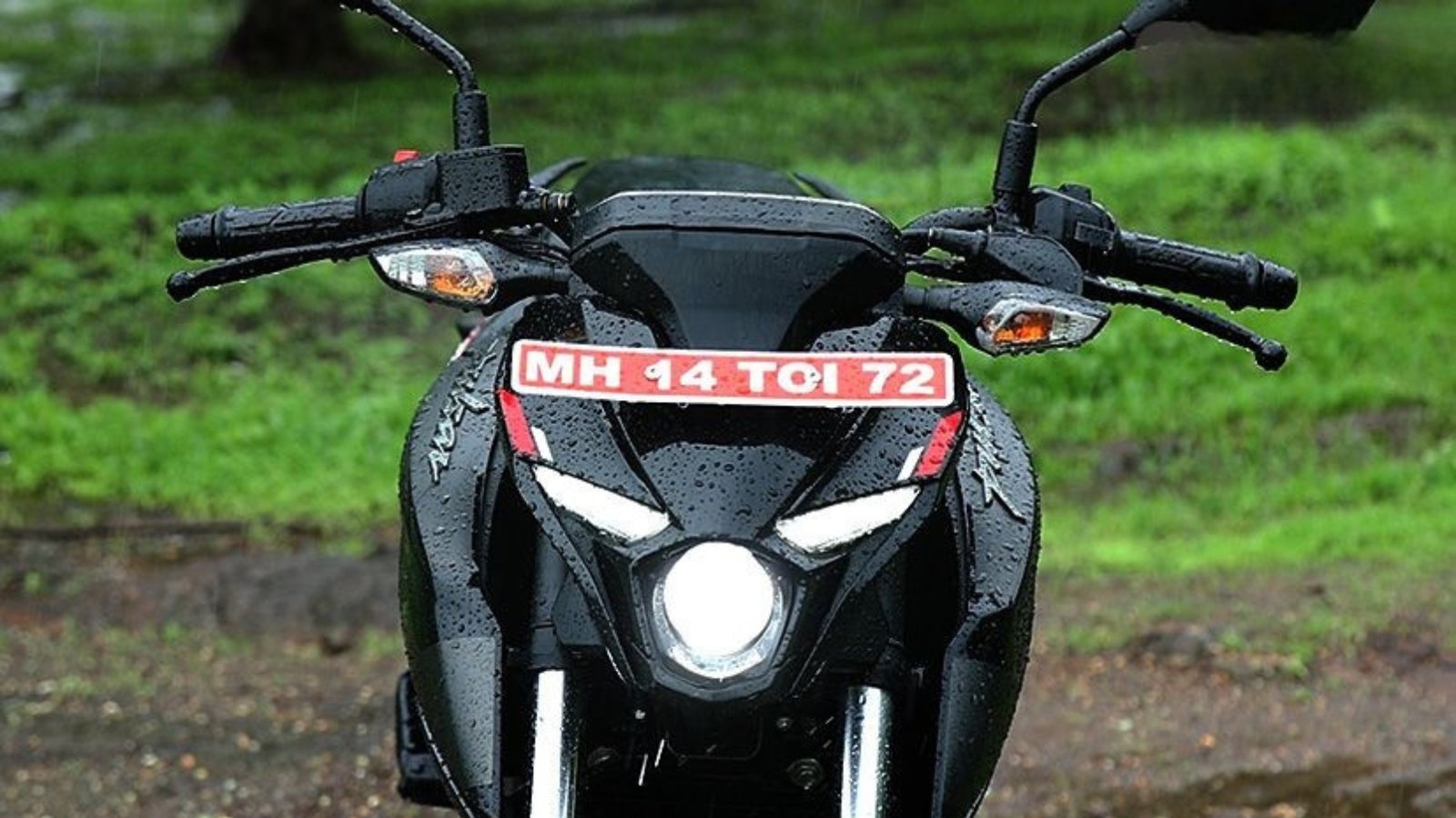 Bajaj Pulsar N160: सिर्फ 1.30 लाख में पाएं 120 kmph की रफ्तार और दमदार फीचर्स